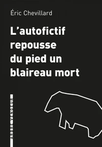 L'autofictif repousse du pied un blaireau mort