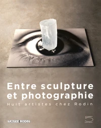 Entre sculpture et photographie
