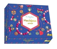 Cinzia Sileo - Mes bijoux Amor - Coffret avec des breloques autocollantes, des perles colorées, des perles dorées, un pompon fleur, un pompon fluo, des anneaux, des fils colorés, une chaîne.