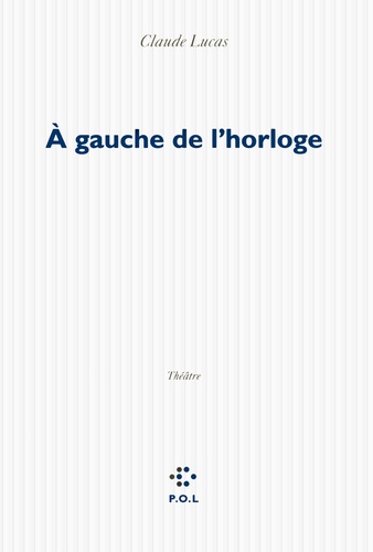 A gauche de l'horloge