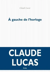 A gauche de l'horloge