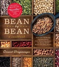 Crescent Dragonwagon - Bean by Bean: A Cookbook - More than 175 Recipes for Fresh Beans, Dried Beans, Cool Beans, Hot Beans, Savory Beans, Even Sweet Beans!.