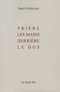 Prière les mains derrière le dos