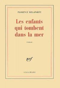 Les enfants qui tombent dans la mer