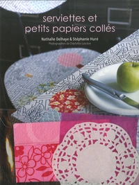 Serviettes et petits papiers collés