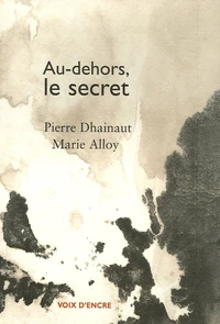 Au dehors, le secret