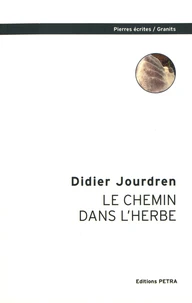 Le chemin dans l'herbe