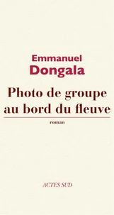 Photo de groupe au bord du fleuve