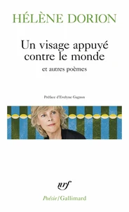 Un visage appuyé contre le monde