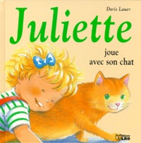 Doris Lauer - Juliette joue avec son chat.