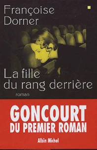 La fille du rang derrière