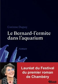 Le Bernard l'Hermite dans l'aquarium