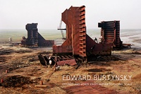 Edward Burtynsky - Edward Burtynsky - Mounds and voids: from human to global scale.