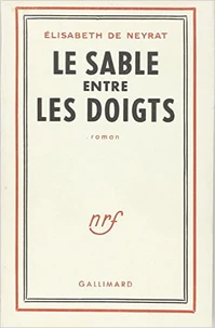 Sable entre les doigts
