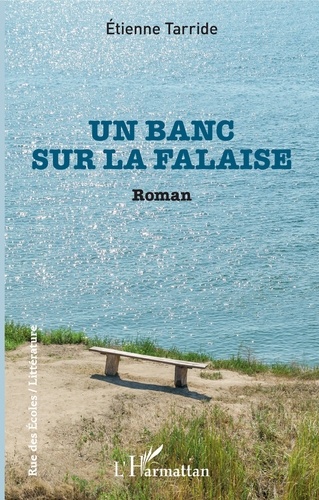 Un banc sur la falaise