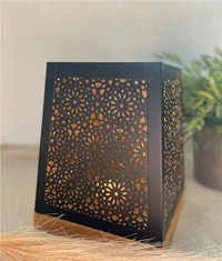 Photophore carre base bois - 15,5 x 20 cm