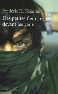 Des petites fleurs rouges devant les yeux