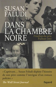 Dans la chambre noire