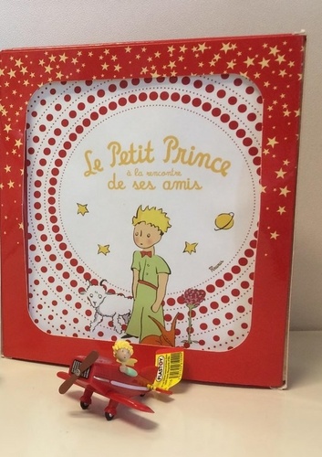 Coffret Le Petit Prince à la rencontre de ses amis. Contient : 1 livre et 1 figurine