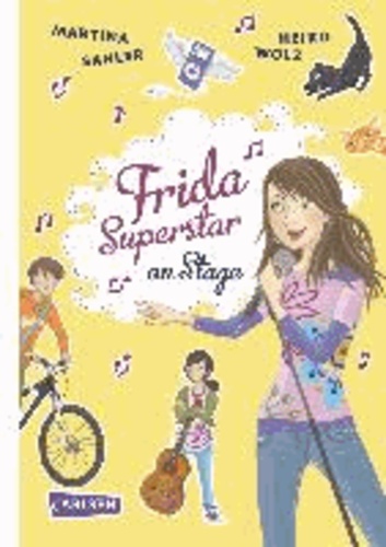 Frida Superstar 02: Frida Superstar on stage.