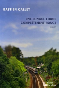 Une longue forme complètement rouge