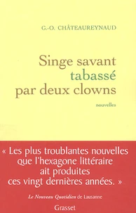 Singe savant tabassé par deux clowns
