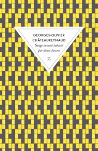 Singe savant tabassé par deux clowns