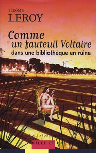 Comme un fauteuil voltaire dans une bibliothèque