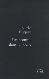 Un homme dans la poche