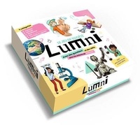 Agnès Halo - Le jeu de société Lumni - Avec 6 pions, 200 cartes, 1 plateau de jeu, 1 livret, 1 dé et 1 sablier.