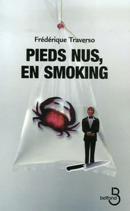 Pieds nus, en smoking
