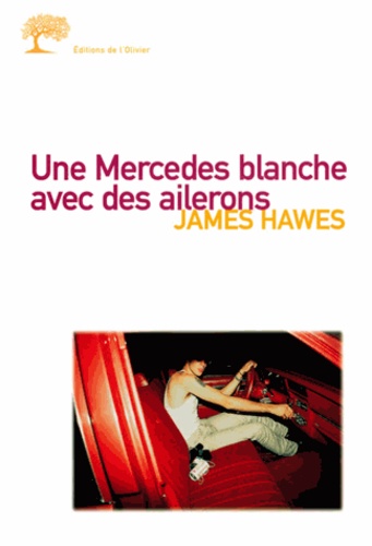 James Hawes - Une Mercedes blanche avec des ailerons.