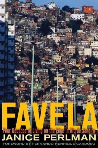 Janice Perlman - Favela : Four Decades of Living on the Edge in Rio De Janeiro.