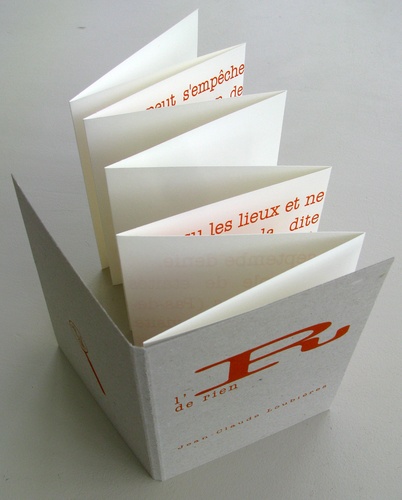 L'R de rien. Leporello de 100 cm sous couverture cartonnée, impression sérigraphie, exemplaires numérotés