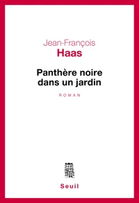 Panthère noire dans un jardin