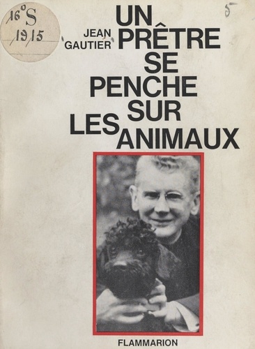 Un prêtre se penche sur les animaux