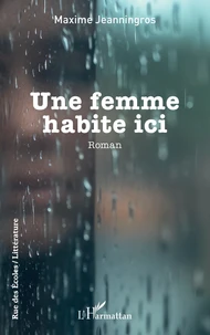 Une femme habite ici