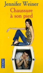 Jennifer Weiner - Chaussure à son pied.