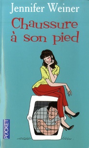 Jennifer Weiner - Chaussure à son pied.