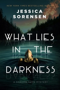  Jessica Sorensen - What Lies in the Darkness - A Shadow Cove Mystery, #1.