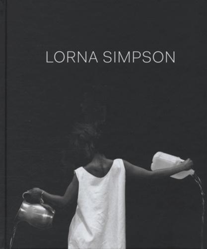 Joan Simon - Lorna Simpson - Exposition présentée au Jeu de Paume, Paris, du 28 mai au 1er septembre 2013.