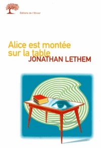 Alice Est Montee Sur La Table