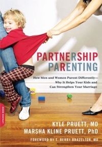 Kyle Pruett et Marsha Pruett - Partnership Parenting - How Men and Women Parent Differently -- Why It Helps Your Kids and Can Strengthen Your Marriage.