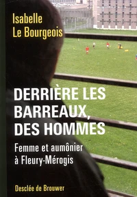 Derriere Les Barreaux, Des Hommes. Femme Et Aumonier A Fleury-Merogis