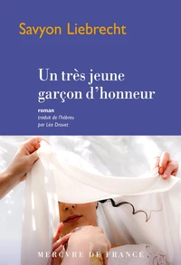 Un très jeune garçon d’honneur