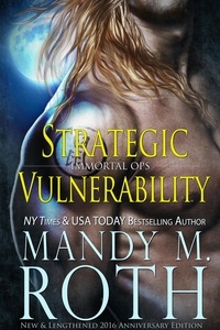  Mandy M. Roth - Strategic Vulnerability: New &amp; Lengthened 2016 Anniversary Edition - Immortal Ops, #4.