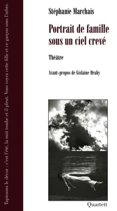 Portrait de famille sous un ciel crevé