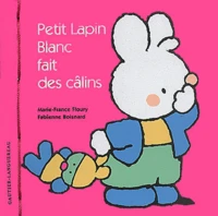 Petit Lapin Blanc fait des câlins