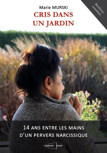 Cris dans un jardin