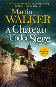 Martin Walker - A Chateau Under Siege - The Dordogne Mysteries Book 16.
